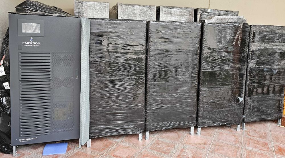 Источник бесперебойного питания UPS ИБП Emerson Network Power 120 kva