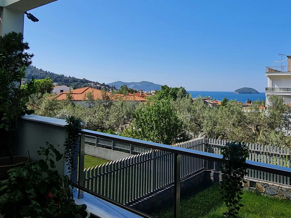 ПРОДАВА се самостоятелна къща 230кв.м в Palio Kavala (код 4184)