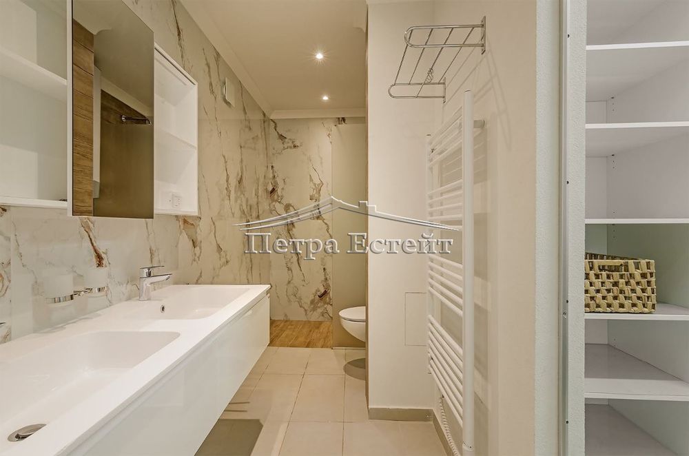 Луксзен тристаен под наем в Варна-Гръцка махала