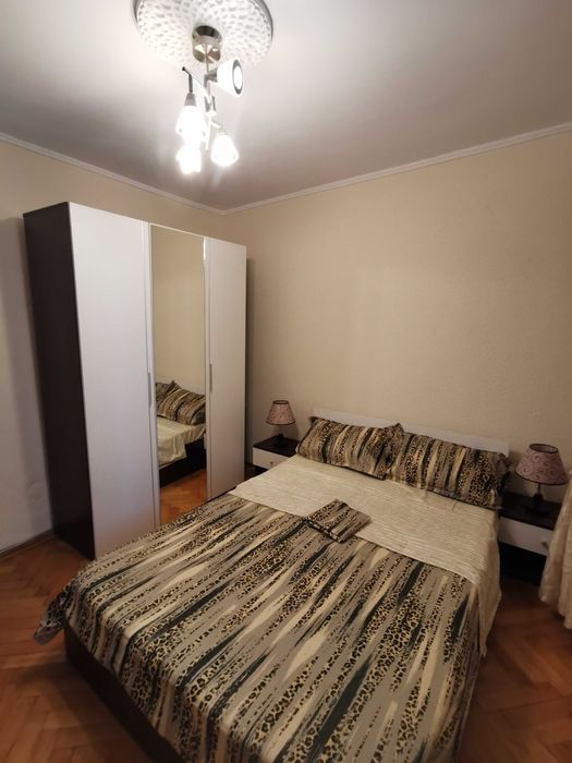 Închiriez apartament 3 camere decomandat, Calea București, zona Institut