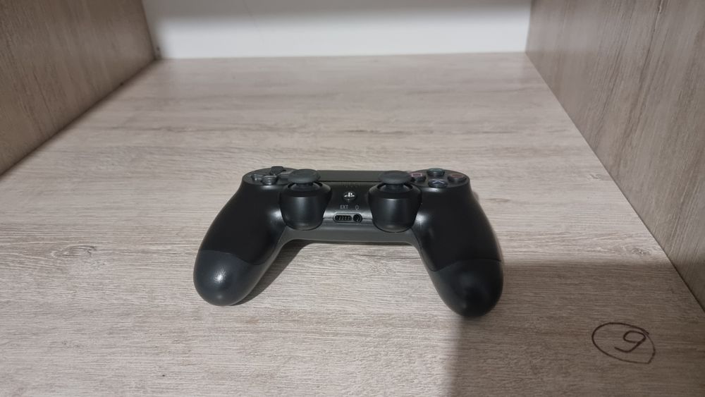 Продам джойстик для пс4
