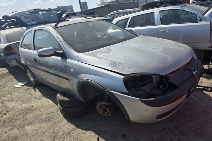 Bara fata Opel Corsa 2002 1.2 MT (75 hp)