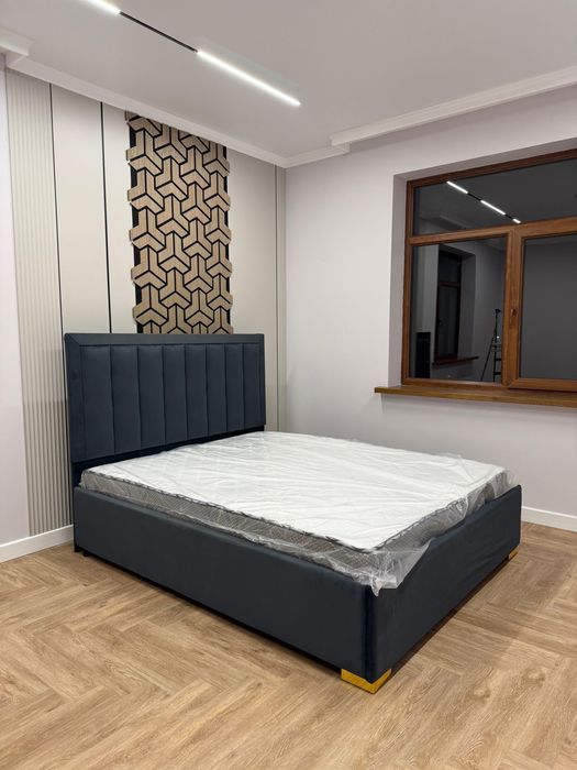 Двуспальная кровать