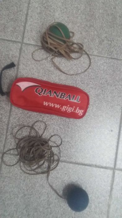 Комплект скуош-ракети,мрежи,топки.
