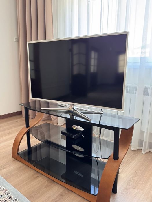 Телевизор с подставкой