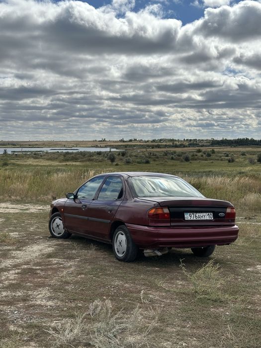 Ford Mondeo 1995, 1.8