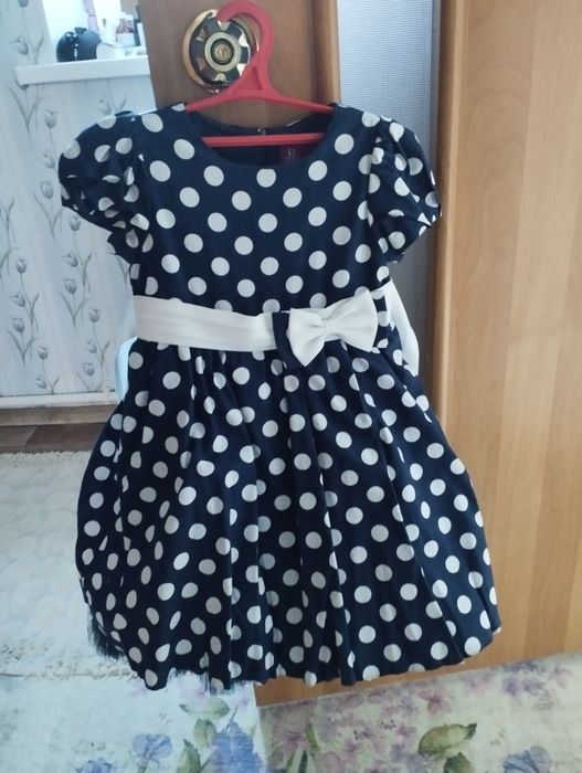 Продам платье для девочки 3-4 года