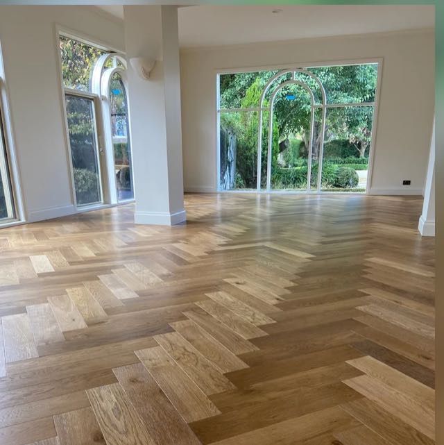 Raschetez șlefuiesc , montez parchet masiv , profesional