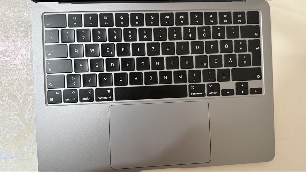Продам Macbook Air M2 2022