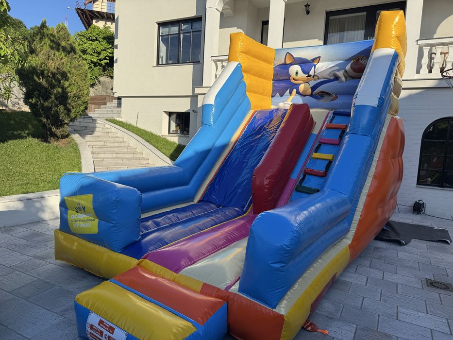 Tobogane Gonflabile si locuri de joaca pentru petreceri private