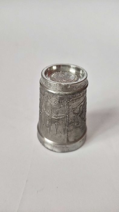 Комплект от 6 чашки/шотове от релефен калай