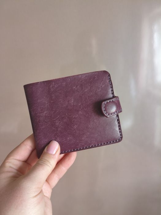 Portofel lucrat manual din piele handmade