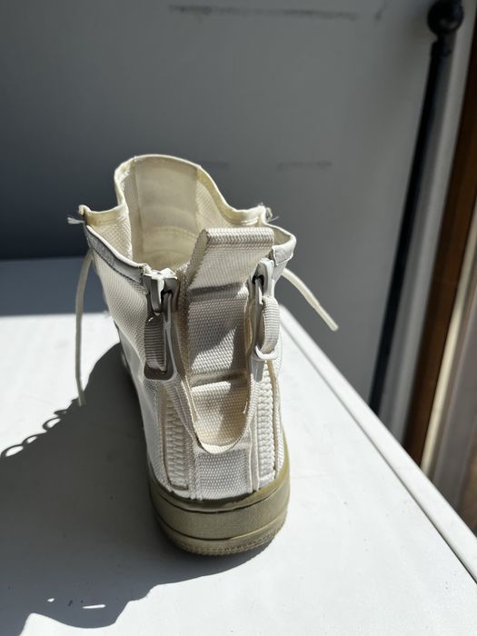 Vand adidasi Nike