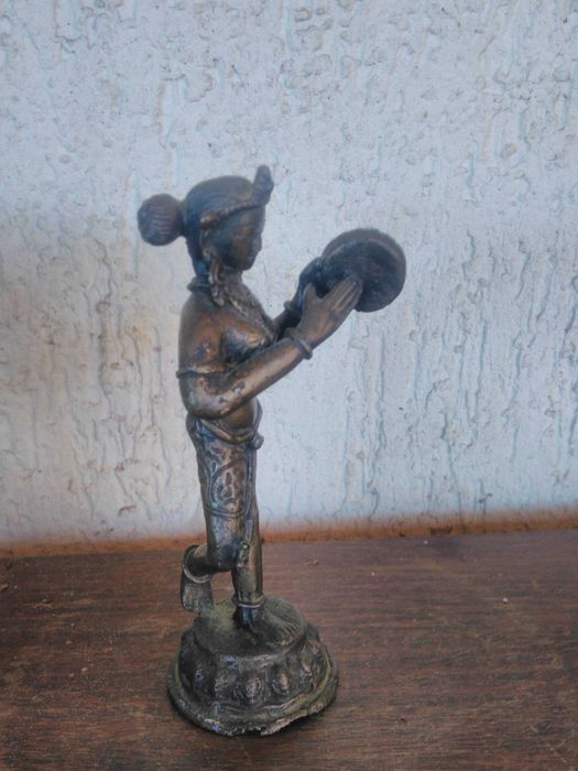 Продавам антикварна Индиска бронзова или месингова Склуптора на Богиня