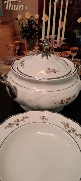 Продаю столовый сервиз.