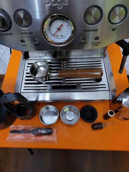 Еспресо машина SAGE Barista Express 875 Кафемашина с кафемелачка