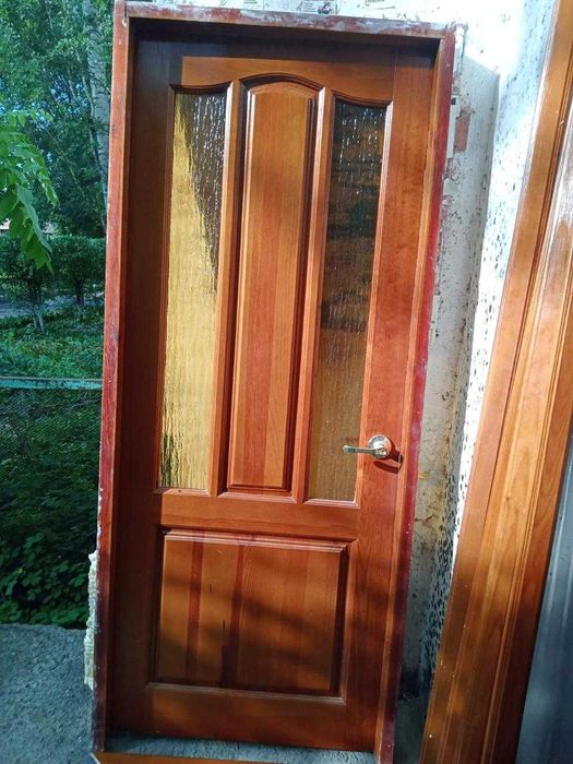 Продам деревянные межкомнатные двери