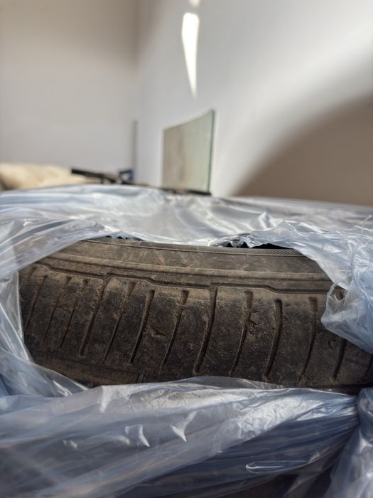 Продам шины Michlelin R18 235/65