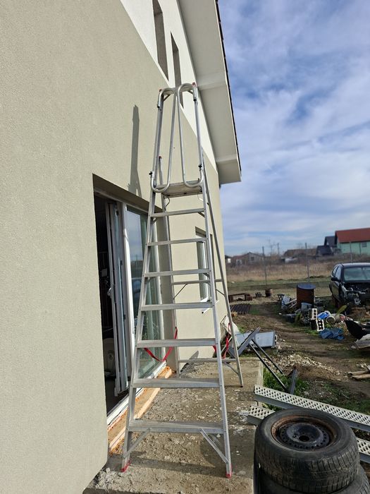 Vând scara profesionala