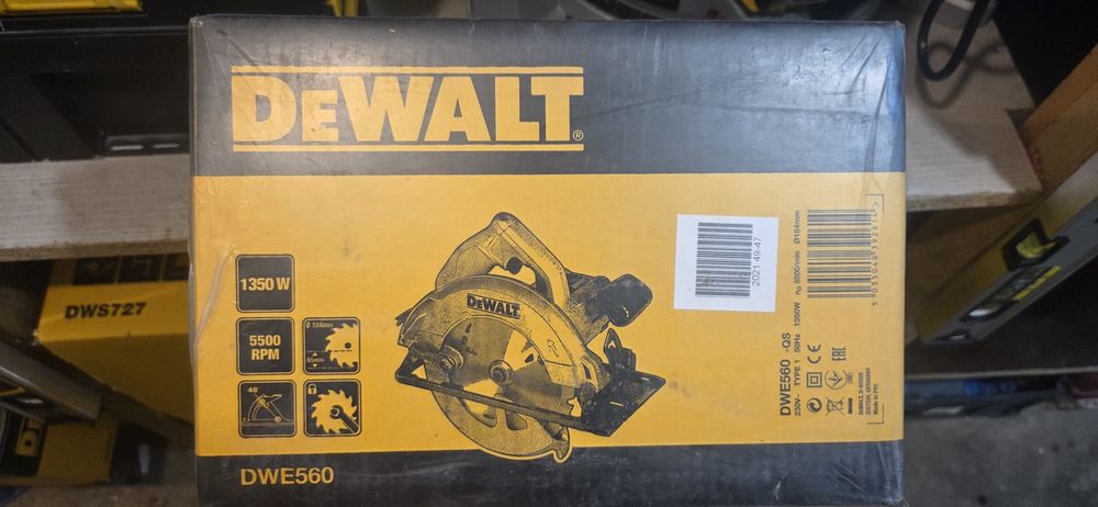Circular de mana DeWalt DWE560