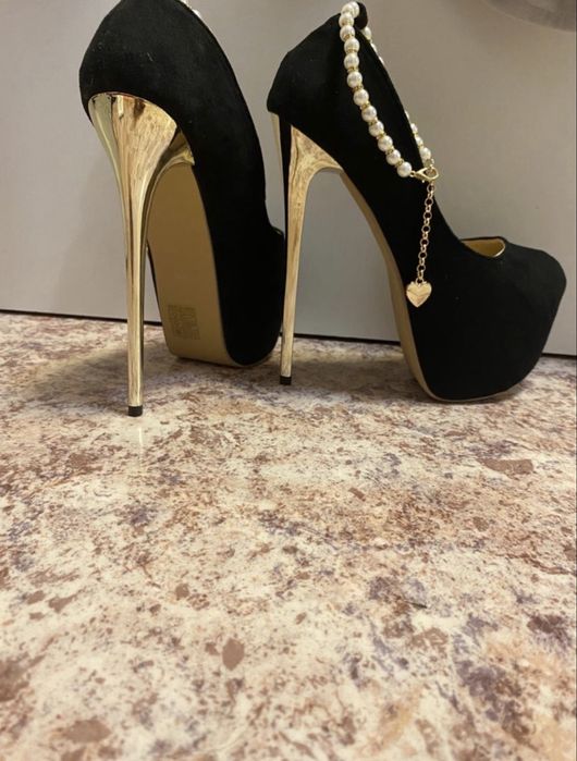 Продам .стильные новые туфли