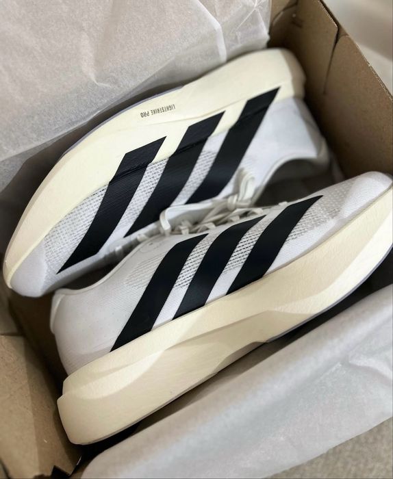 Adidas кроссовки оригинал. Размер 40.5