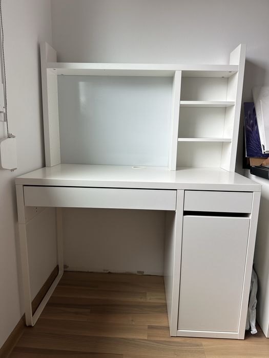 Birou ikea mickle cu unitate superioara