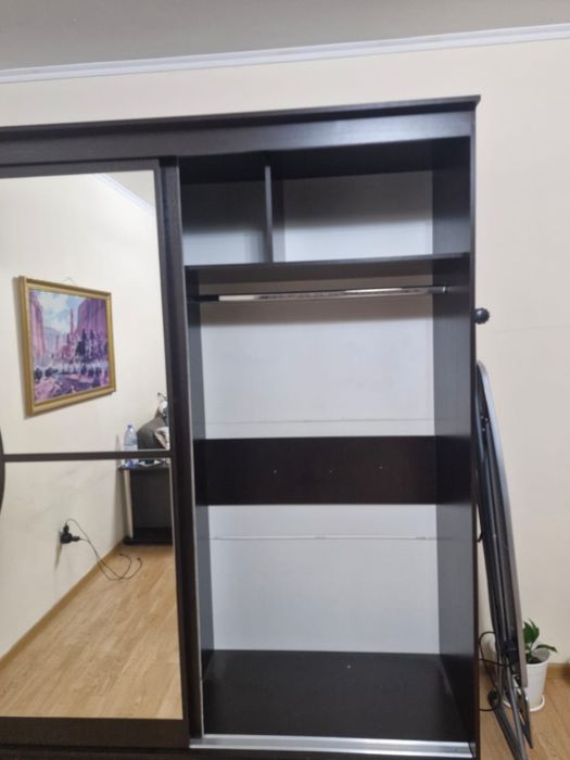Продам шкаф с зеркалом купе