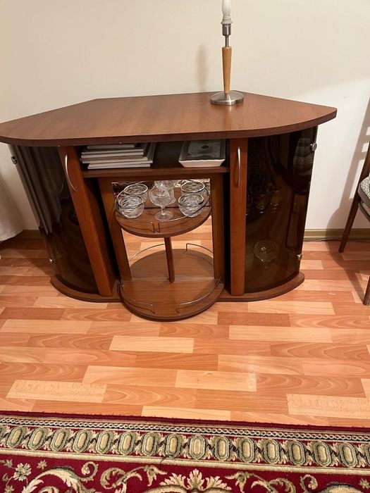 Продам тумбу под телевизор