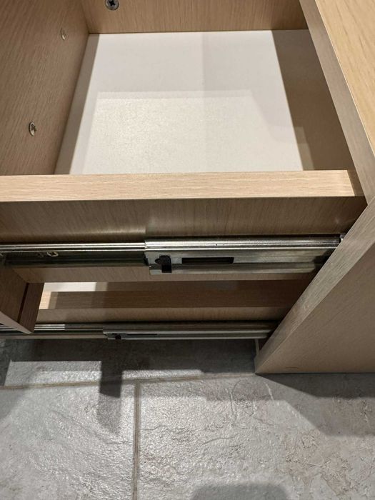 Noptiera bej de vanzare