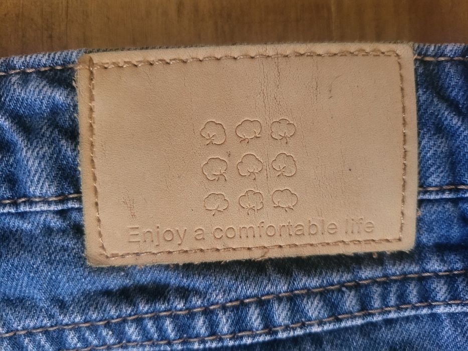 Дънкова пола с цепка