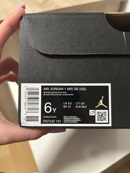 Adidasi Jordan 1 Mid