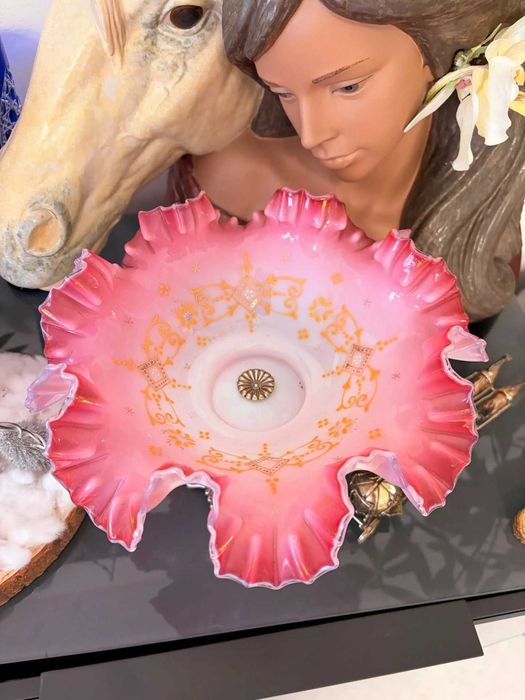 Fructiera cu picior de argint