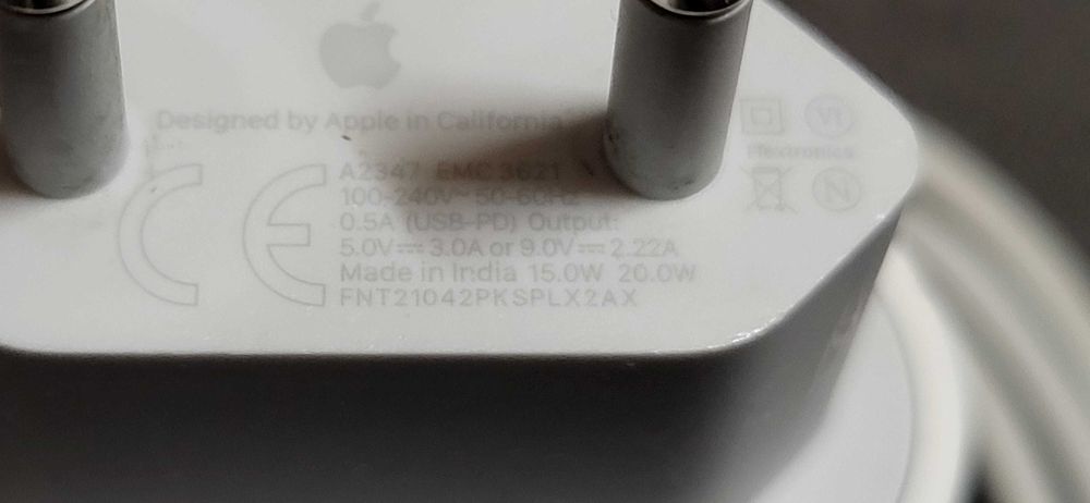 Apple 15W incarcator 5V-3A si 9V-2.22A+cablu fuctional original