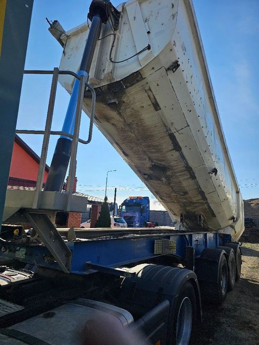 Semiremorci Swartzmuler si Carnhel basculabile