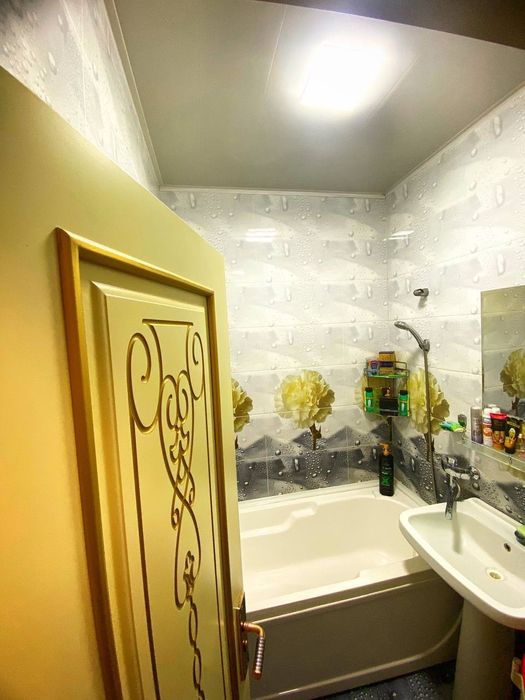 Чилонзор 17 2.3/1/4 сотилади