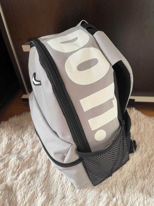 Стилна дамска раница NIKE - НОВА