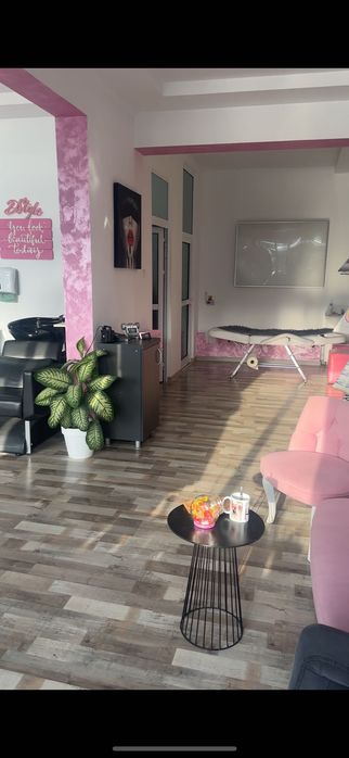 Inchiriez Post Frizerie / Barber , Manichiura /Pedichiura