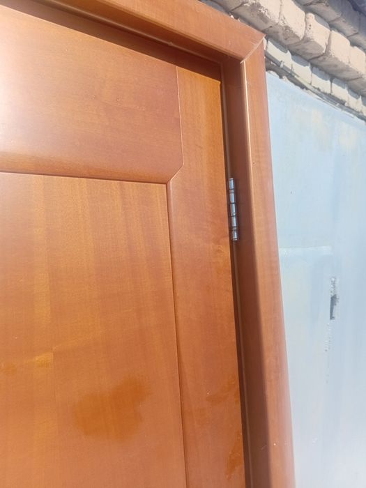 Дверь деревянная 2 шт