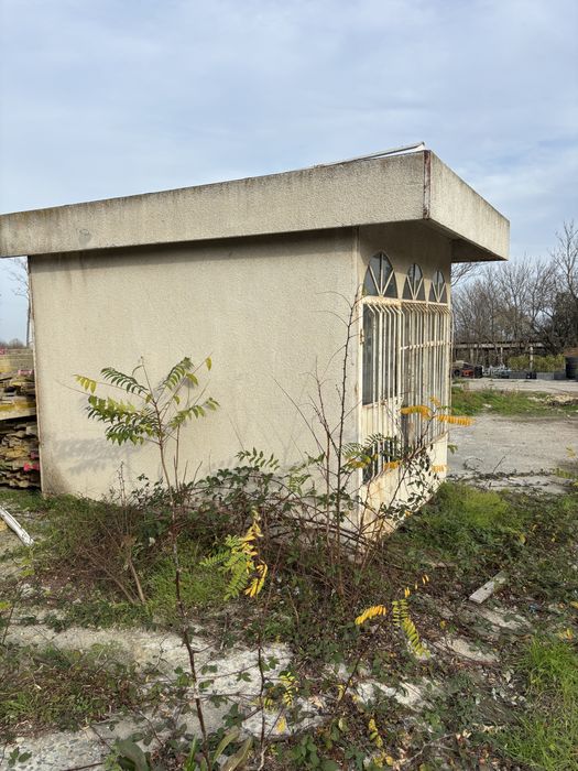 Преместваем бетонен павикион