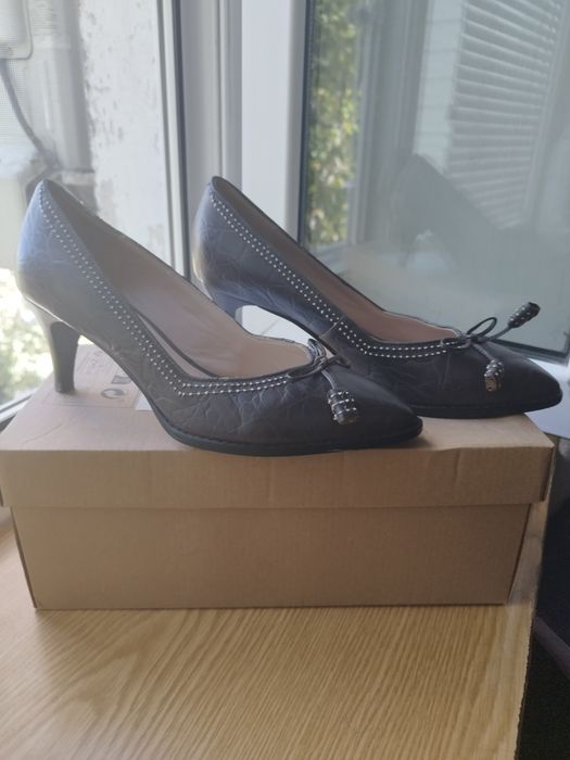 Продам брендовые женские туфли "Clarks"