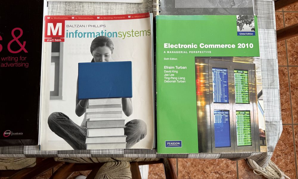 Колекция художествена литература, учебници по межд. бизнес, речници