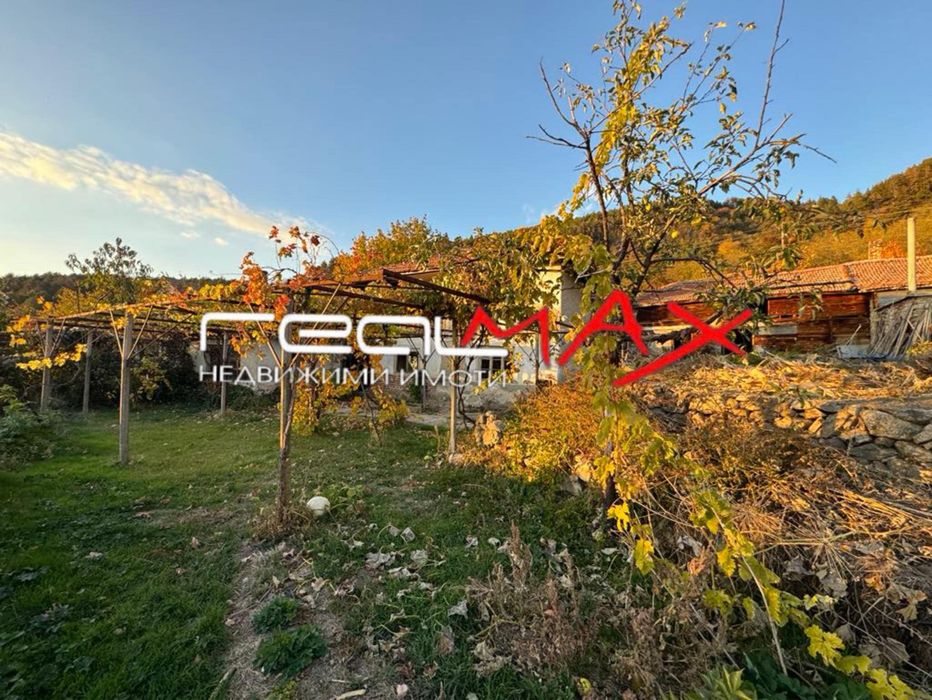 Продава къща в с. Горно Изворово