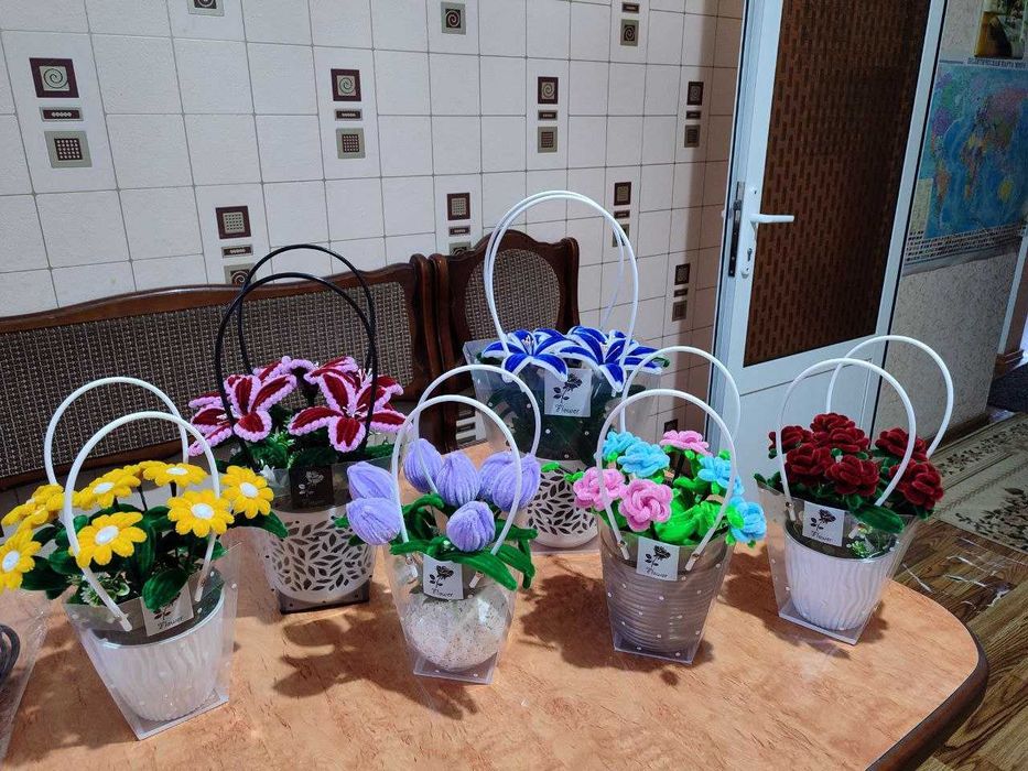 Цветы искусственные из синельной проволоки в горшках