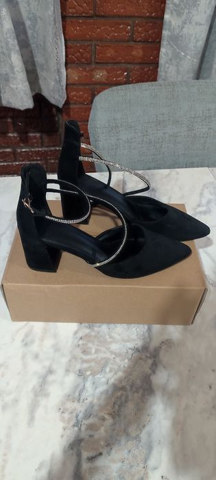 Vand pantofi toc