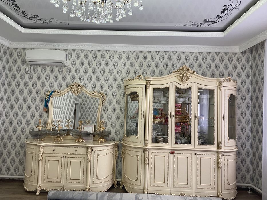 Сервант с комодом для гостиной.