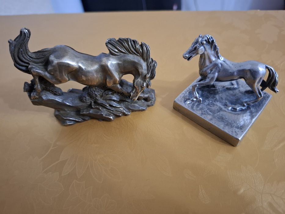 Vând statuie cal