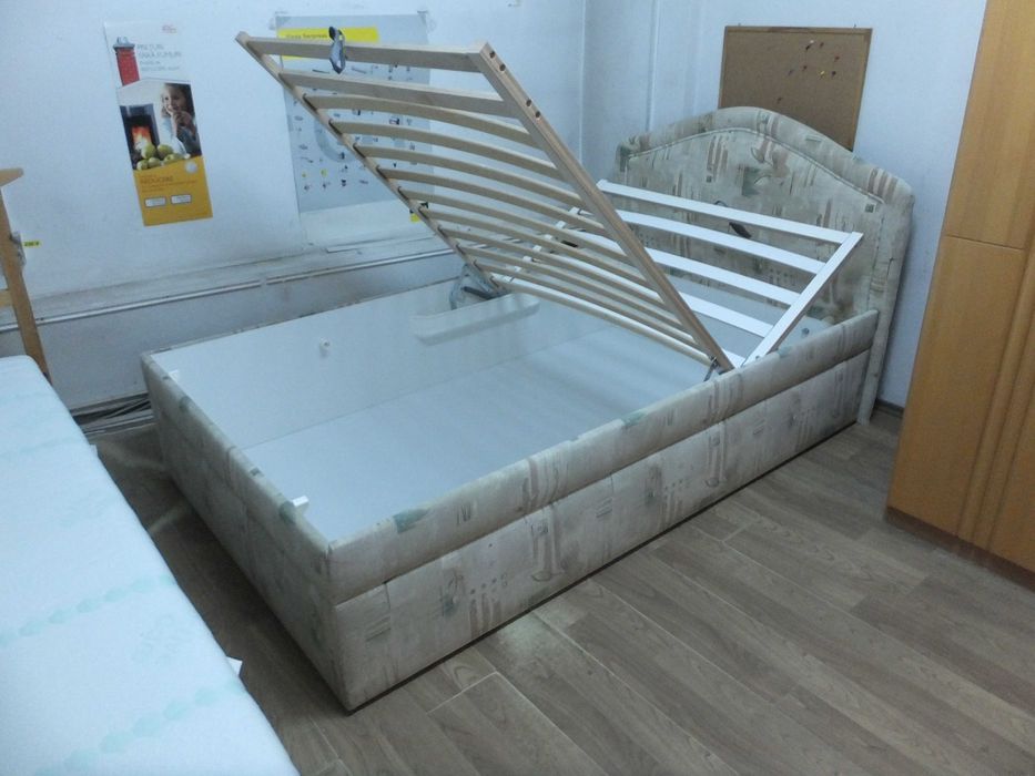 Pat dormitor frumos tapitat senior 120x200 cu lada de lenjerie/saltea