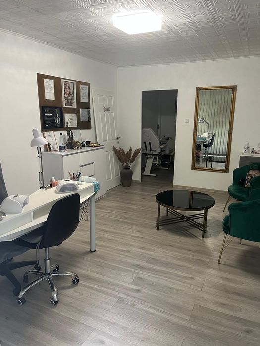 Vând spațiu comercial în Reșița, zona govândar (victoria)