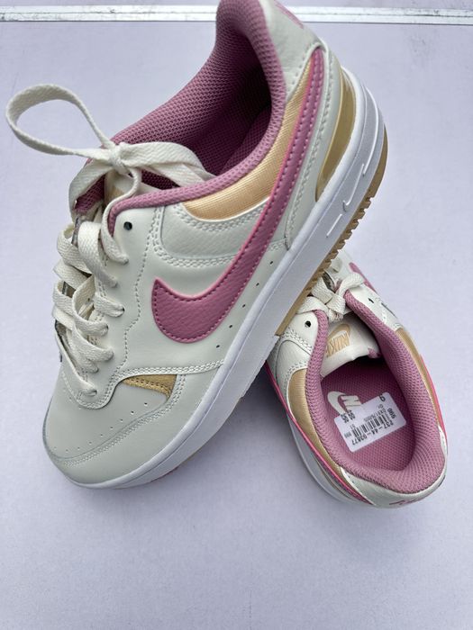Adidasi nike noi 40,5